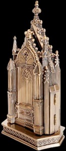 Lukket triptykon i bronzefinish – ligner en miniaturekatedral på en bogreol